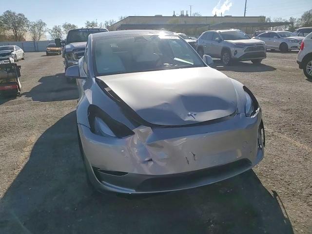 2024 Tesla Model Y VIN: 7SAYGAEEXRF110371 Lot: 94126285