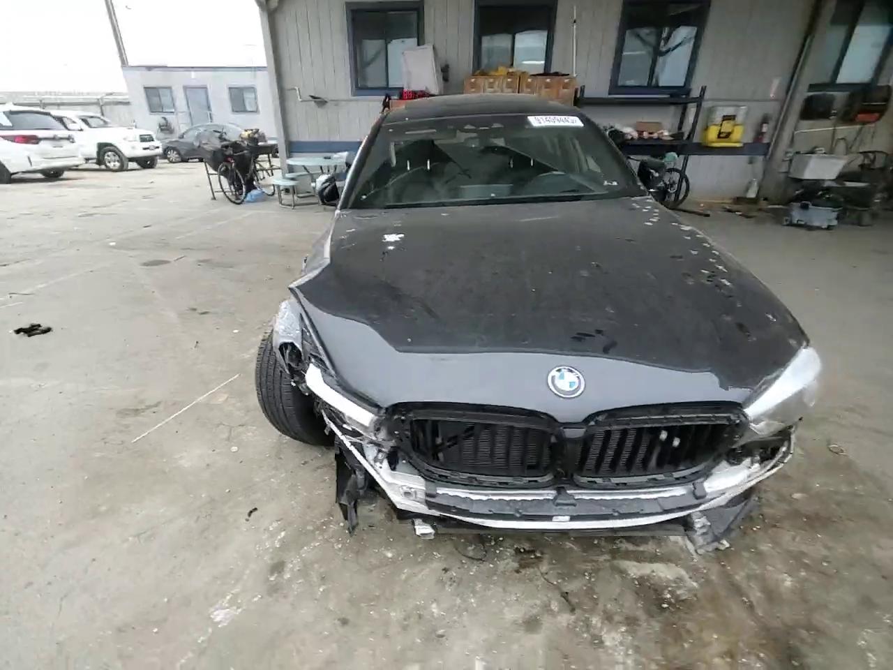 Фото: WBAJA5C51JG899673