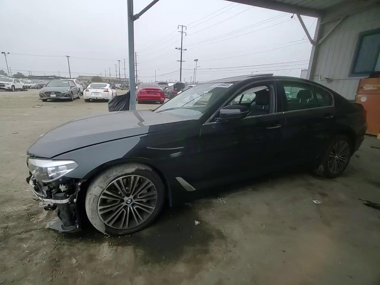 Фото: WBAJA5C51JG899673