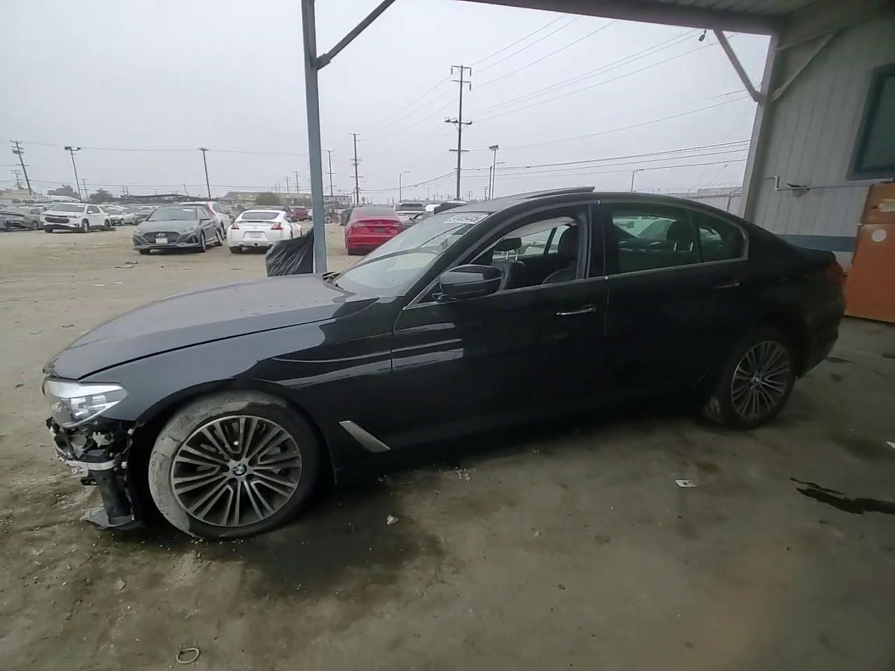 Фото: WBAJA5C51JG899673