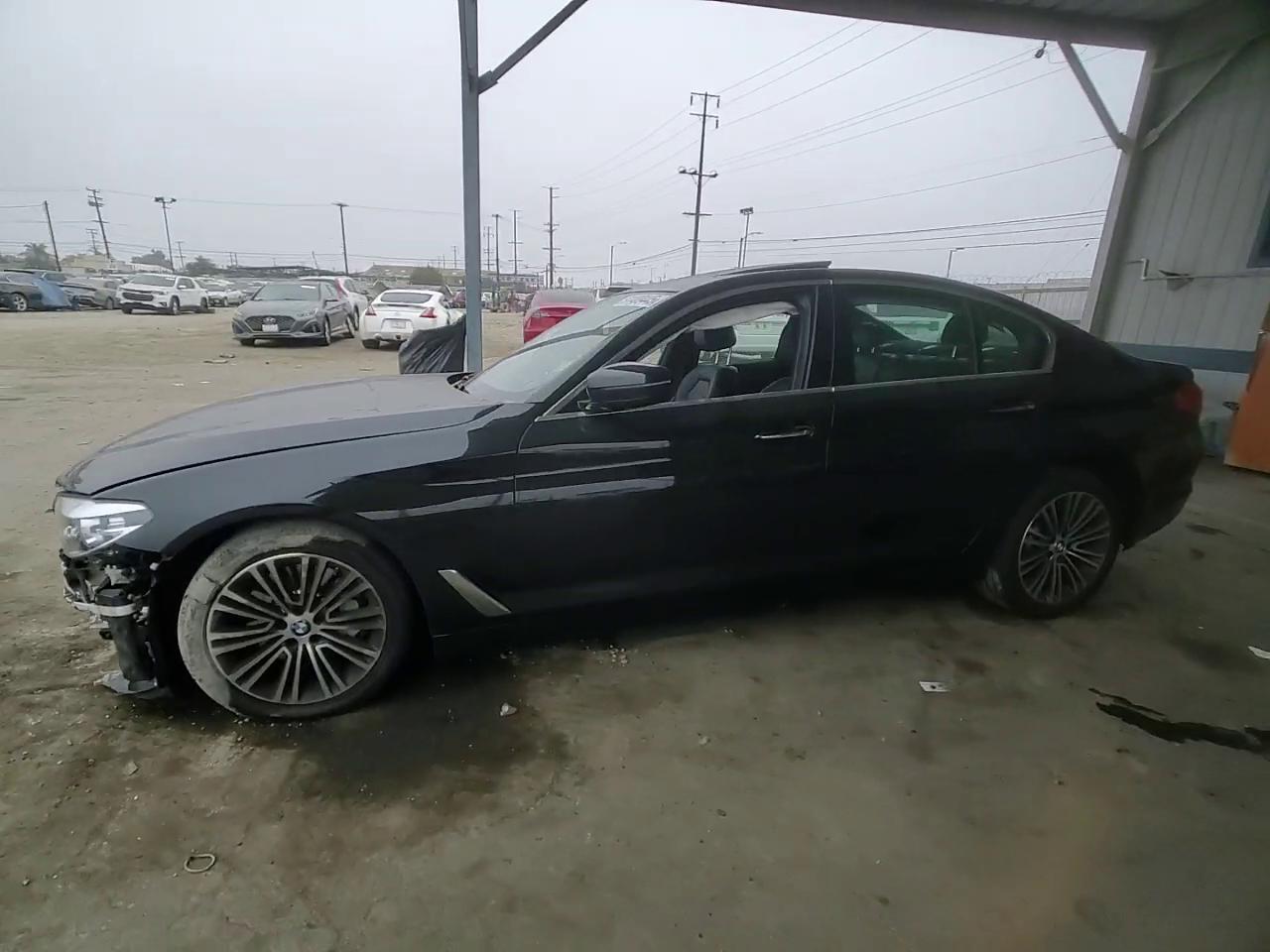 Фото: WBAJA5C51JG899673