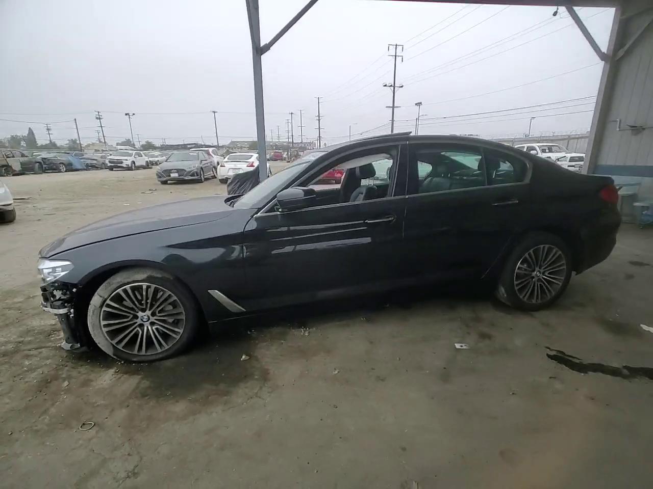 Фото: WBAJA5C51JG899673