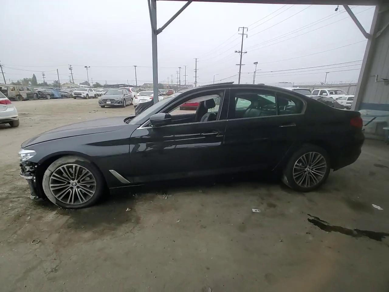 Фото: WBAJA5C51JG899673