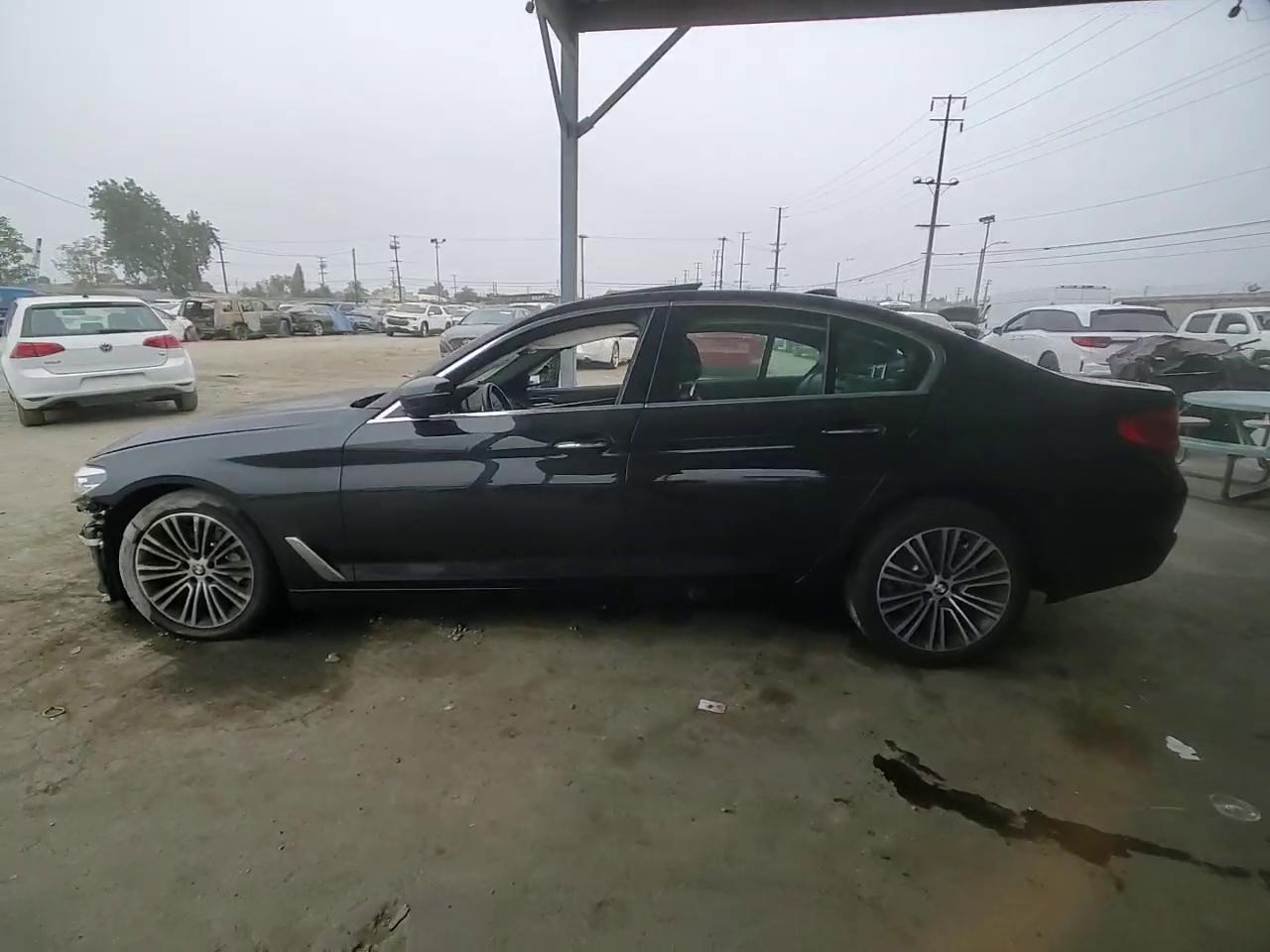 Фото: WBAJA5C51JG899673