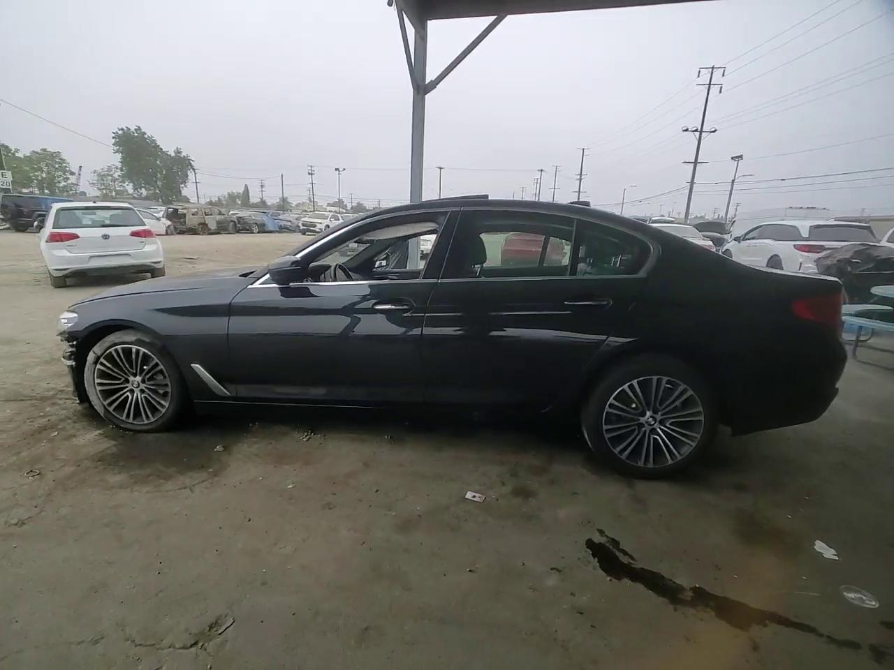 Фото: WBAJA5C51JG899673