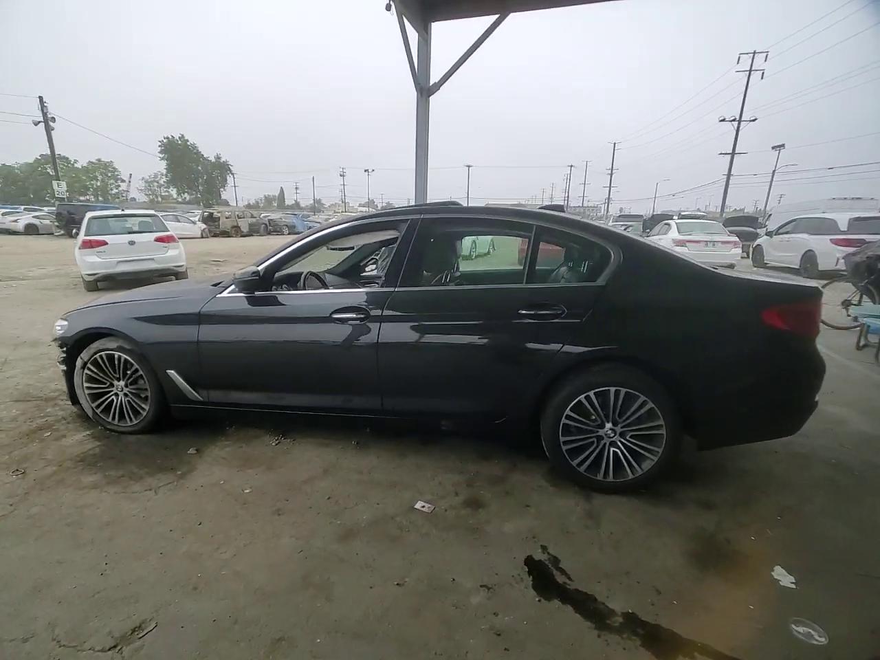 Фото: WBAJA5C51JG899673