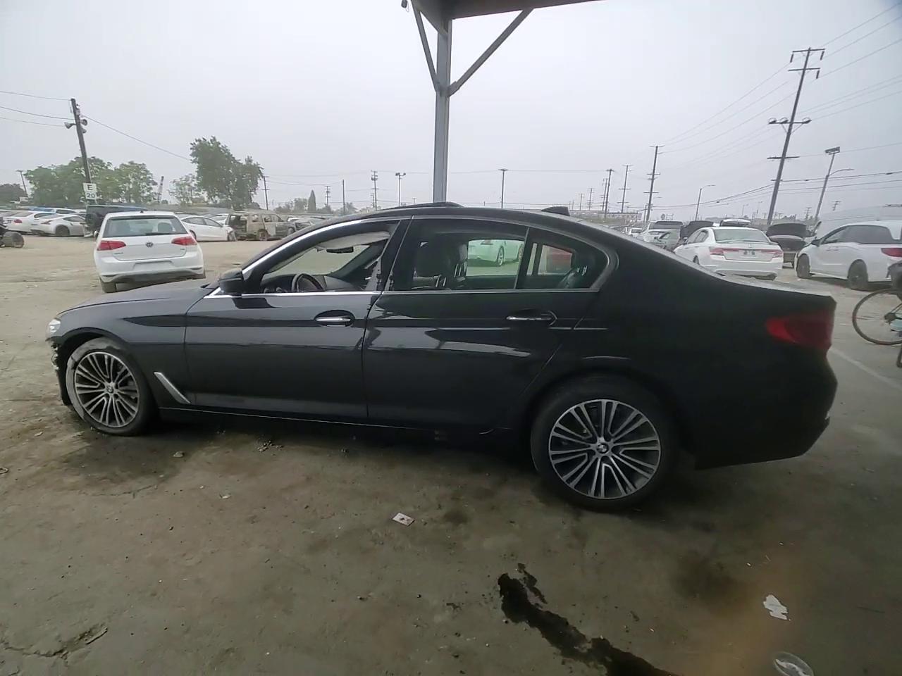 Фото: WBAJA5C51JG899673