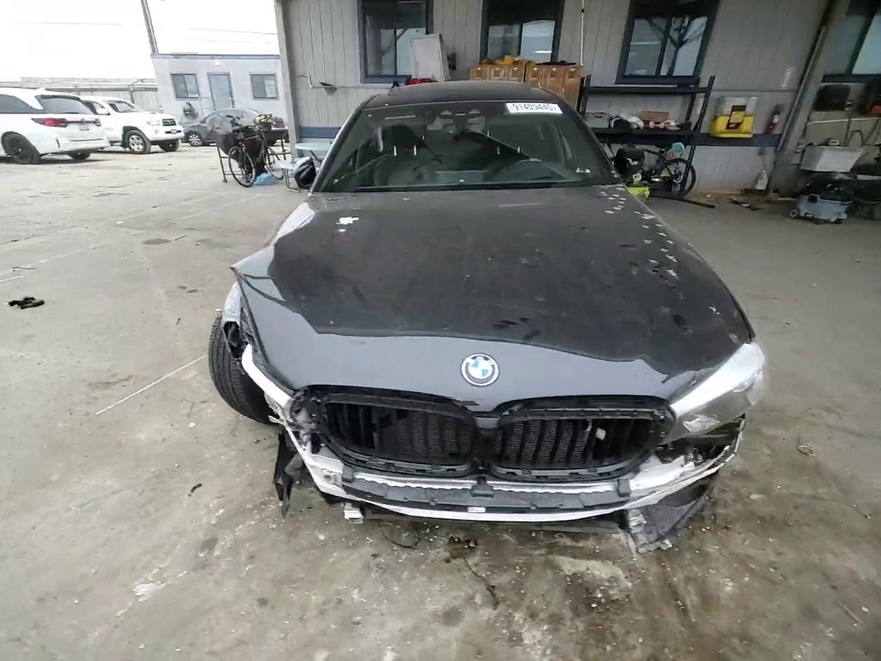 Фото: WBAJA5C51JG899673