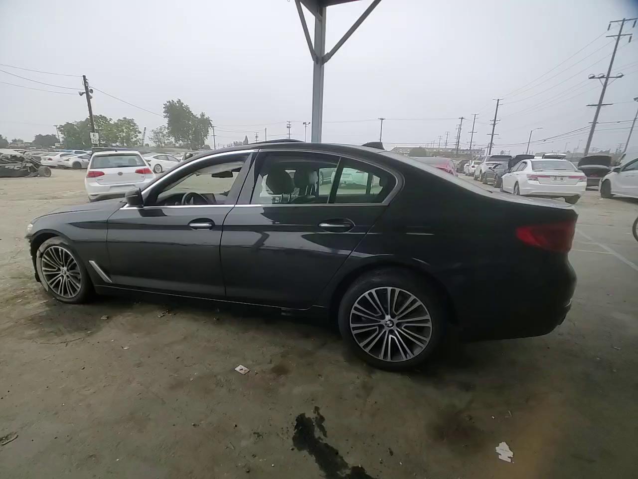 Фото: WBAJA5C51JG899673