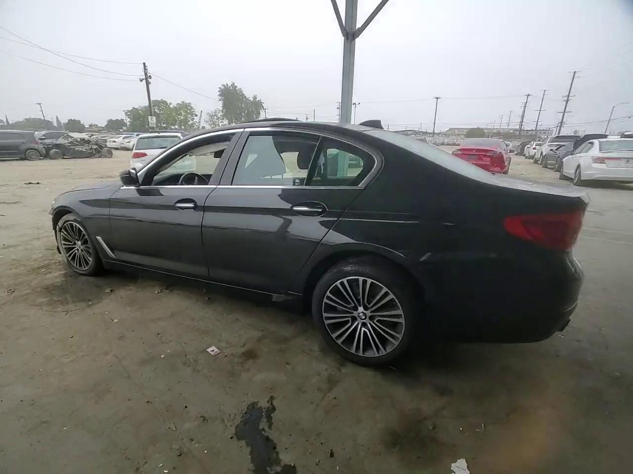 Фото: WBAJA5C51JG899673