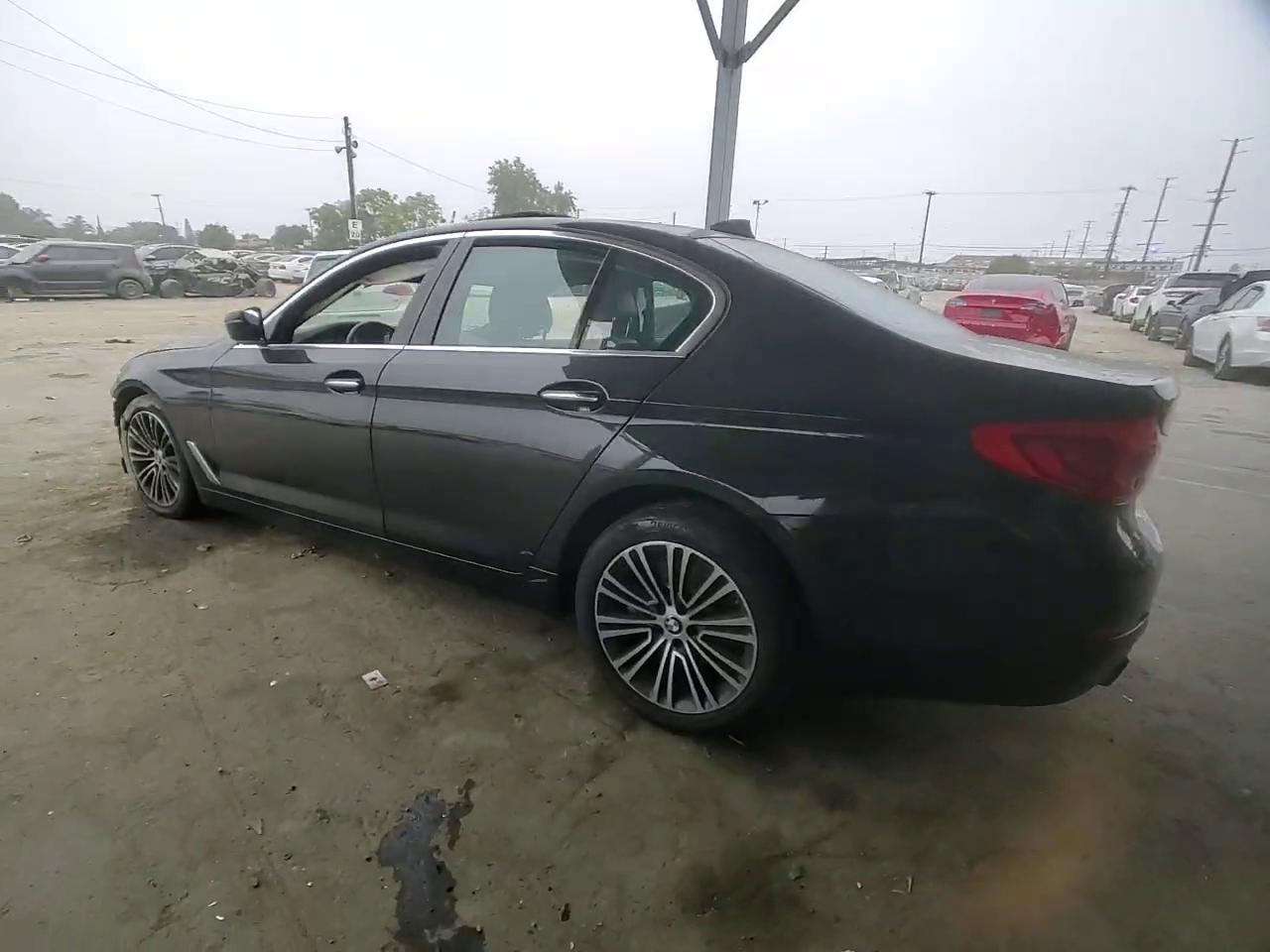 Фото: WBAJA5C51JG899673