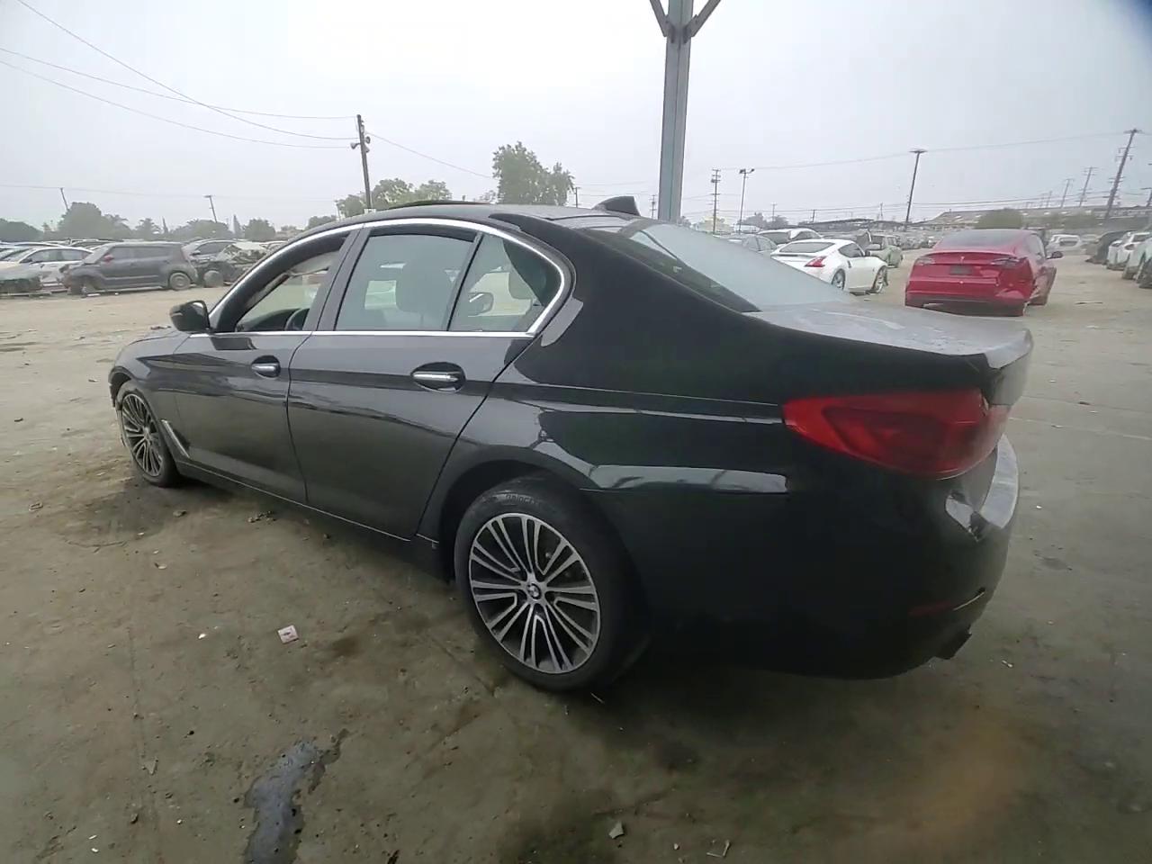 Фото: WBAJA5C51JG899673