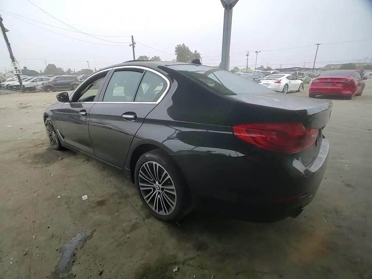 Фото: WBAJA5C51JG899673