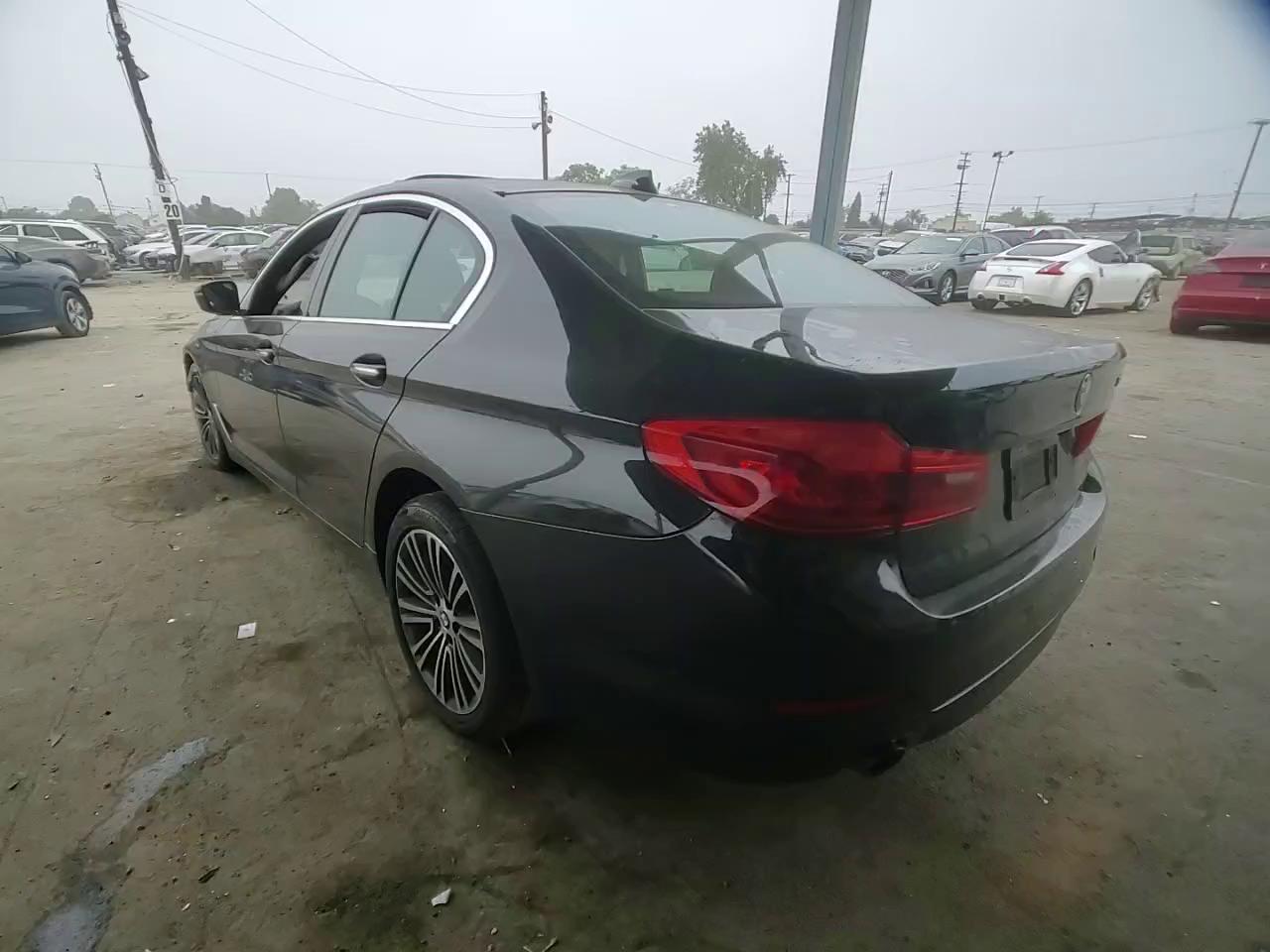 Фото: WBAJA5C51JG899673