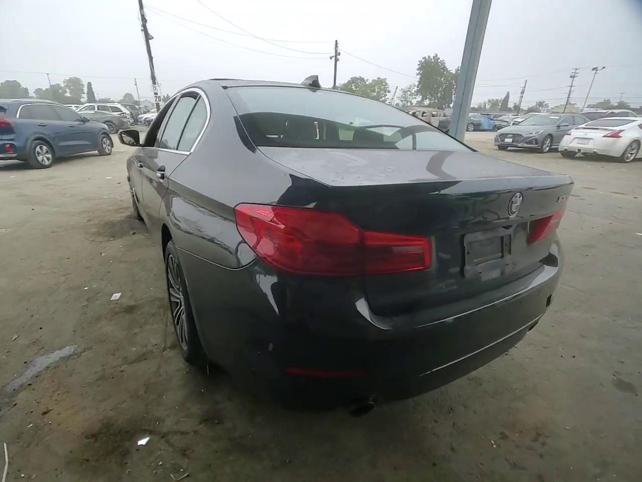 Фото: WBAJA5C51JG899673