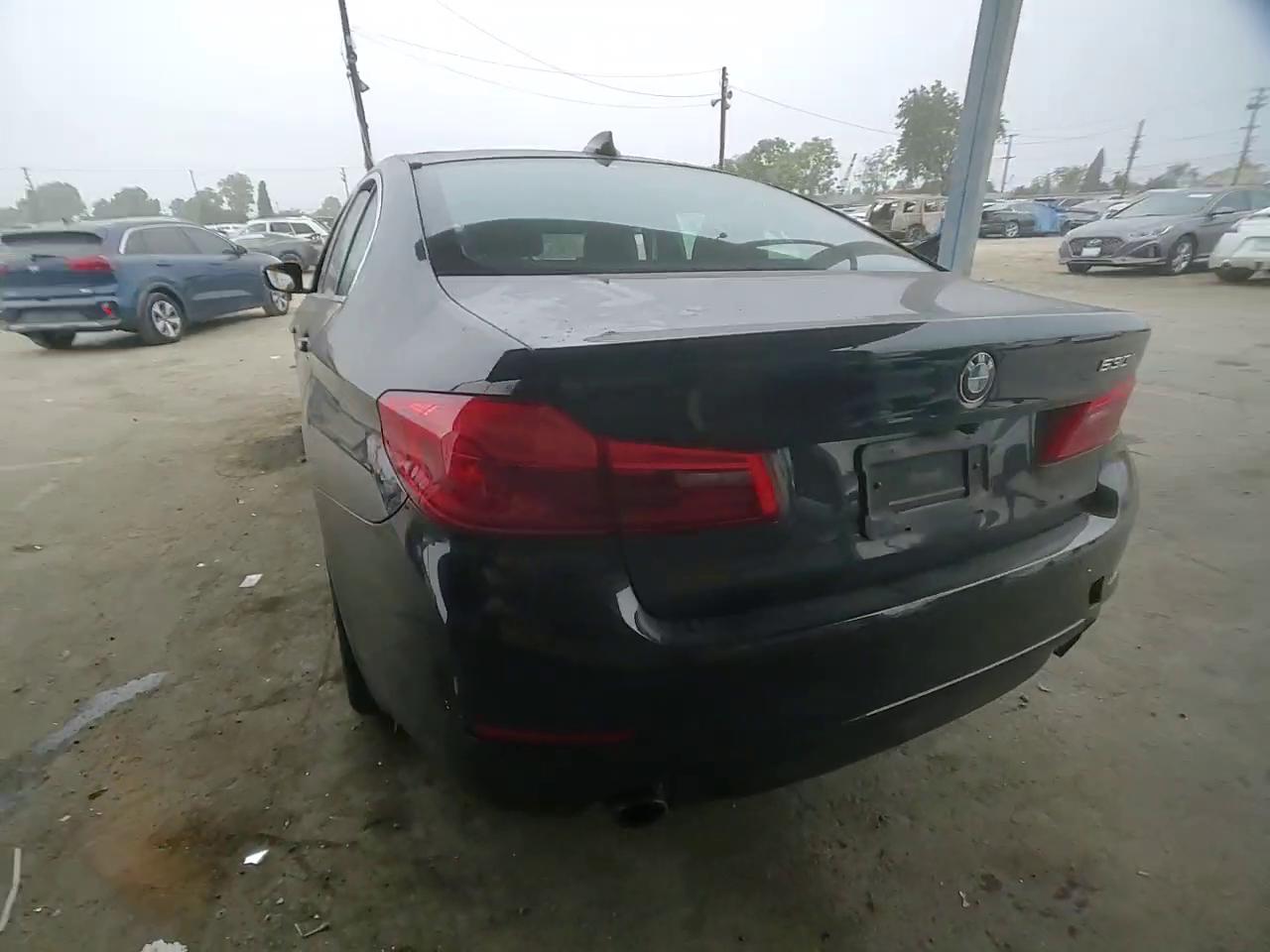 Фото: WBAJA5C51JG899673