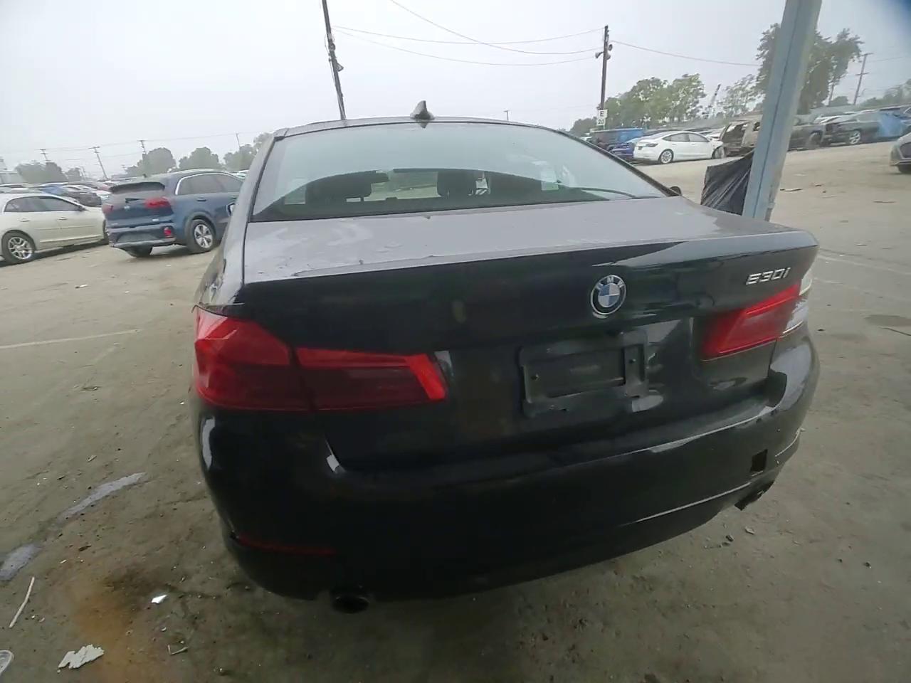 Фото: WBAJA5C51JG899673