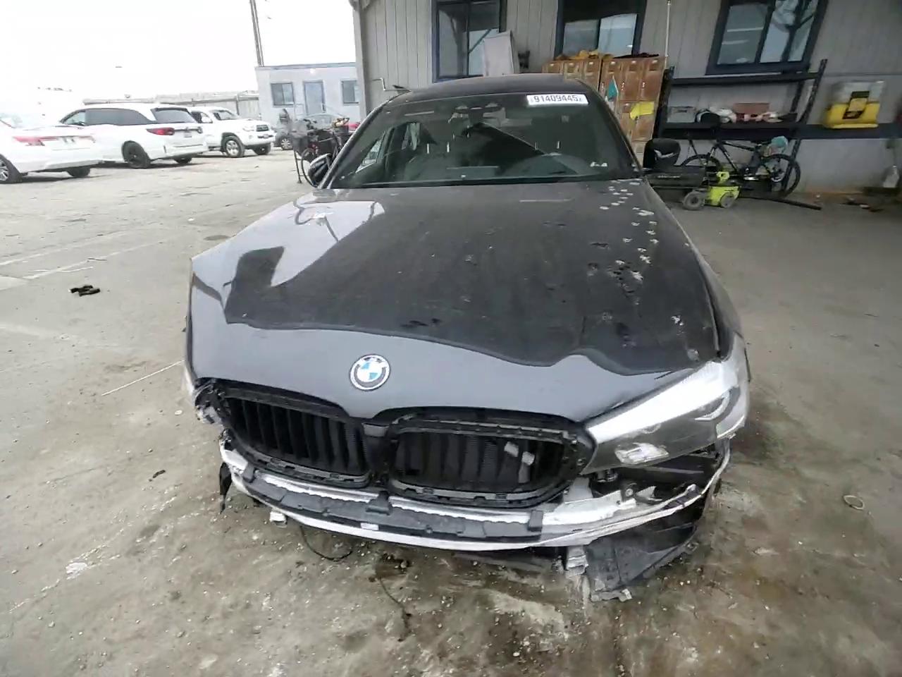 Фото: WBAJA5C51JG899673