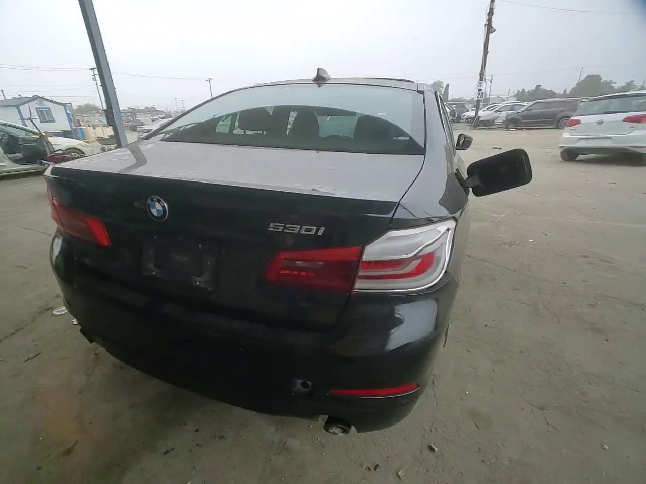 Фото: WBAJA5C51JG899673