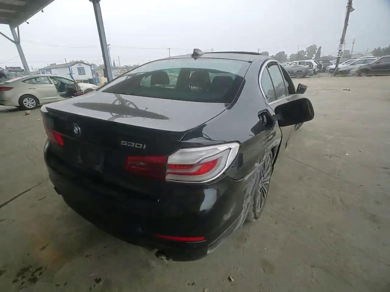 Фото: WBAJA5C51JG899673