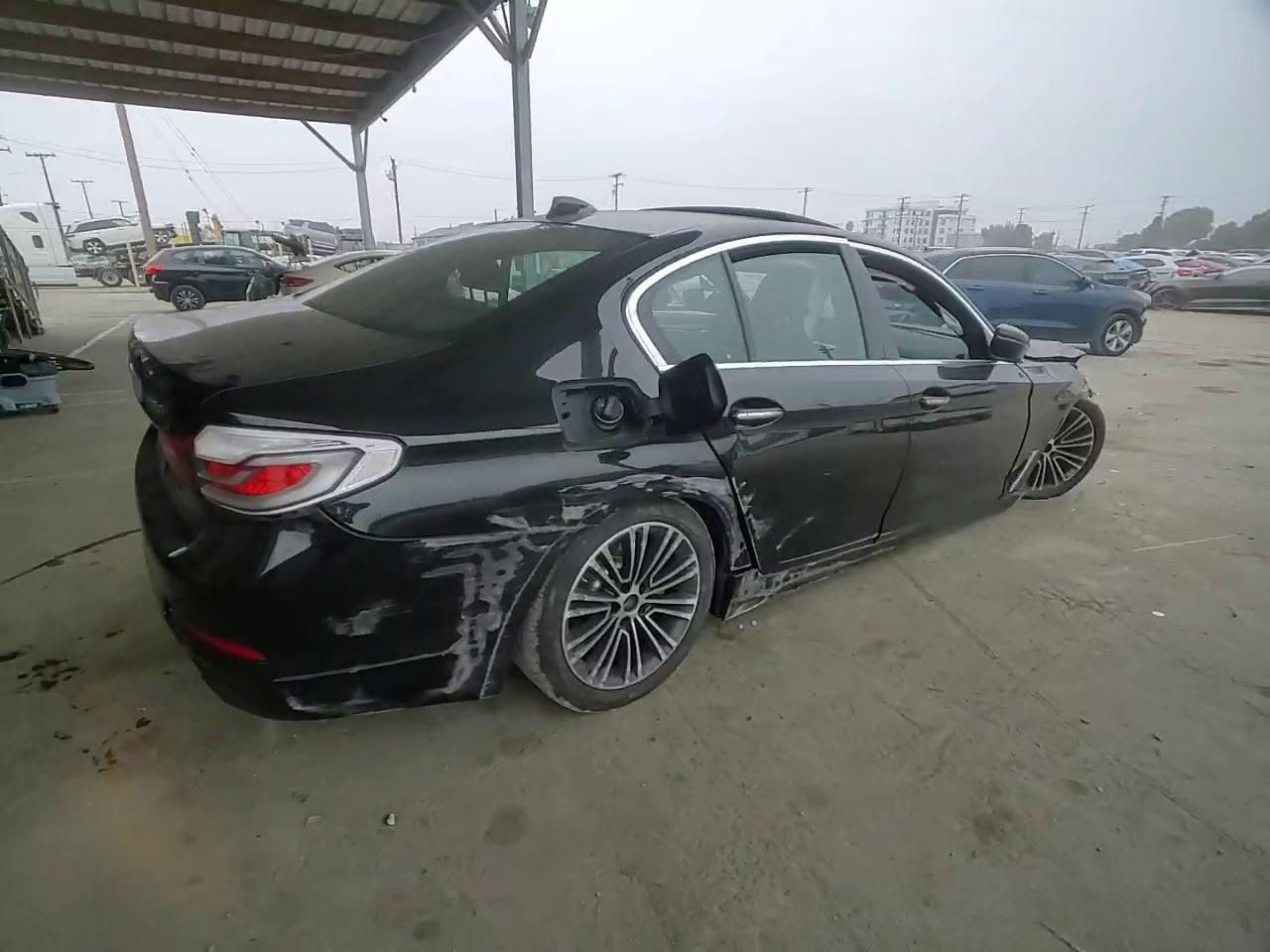 Фото: WBAJA5C51JG899673