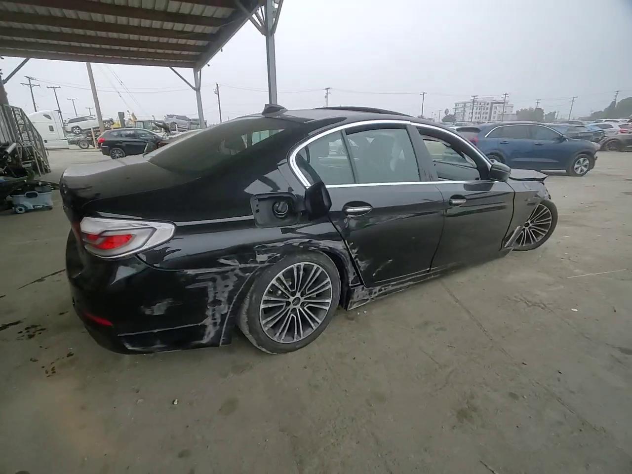 Фото: WBAJA5C51JG899673