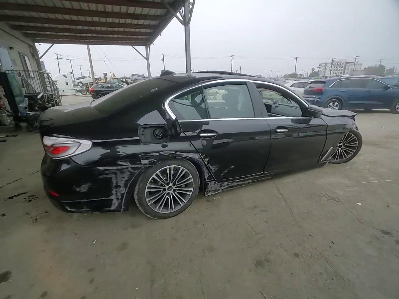 Фото: WBAJA5C51JG899673