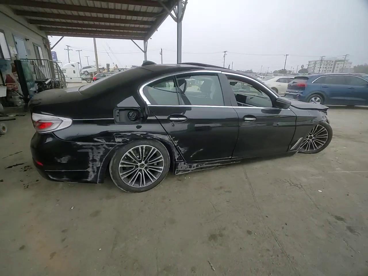 Фото: WBAJA5C51JG899673