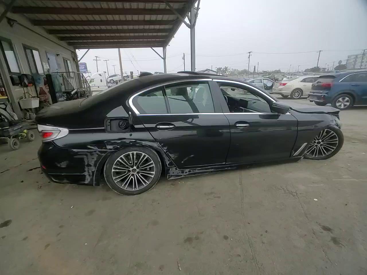 Фото: WBAJA5C51JG899673