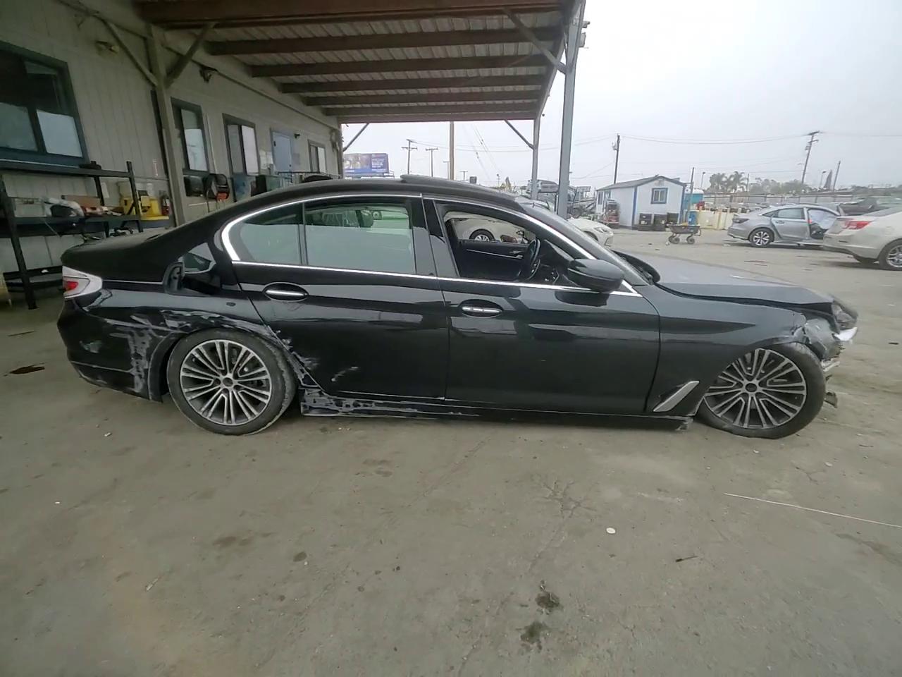 Фото: WBAJA5C51JG899673