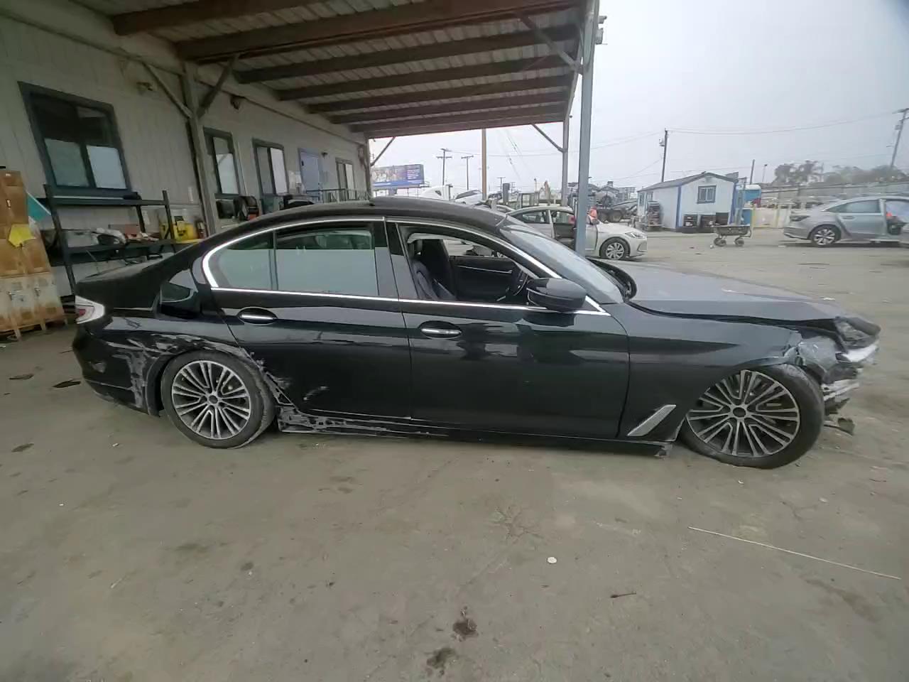 Фото: WBAJA5C51JG899673