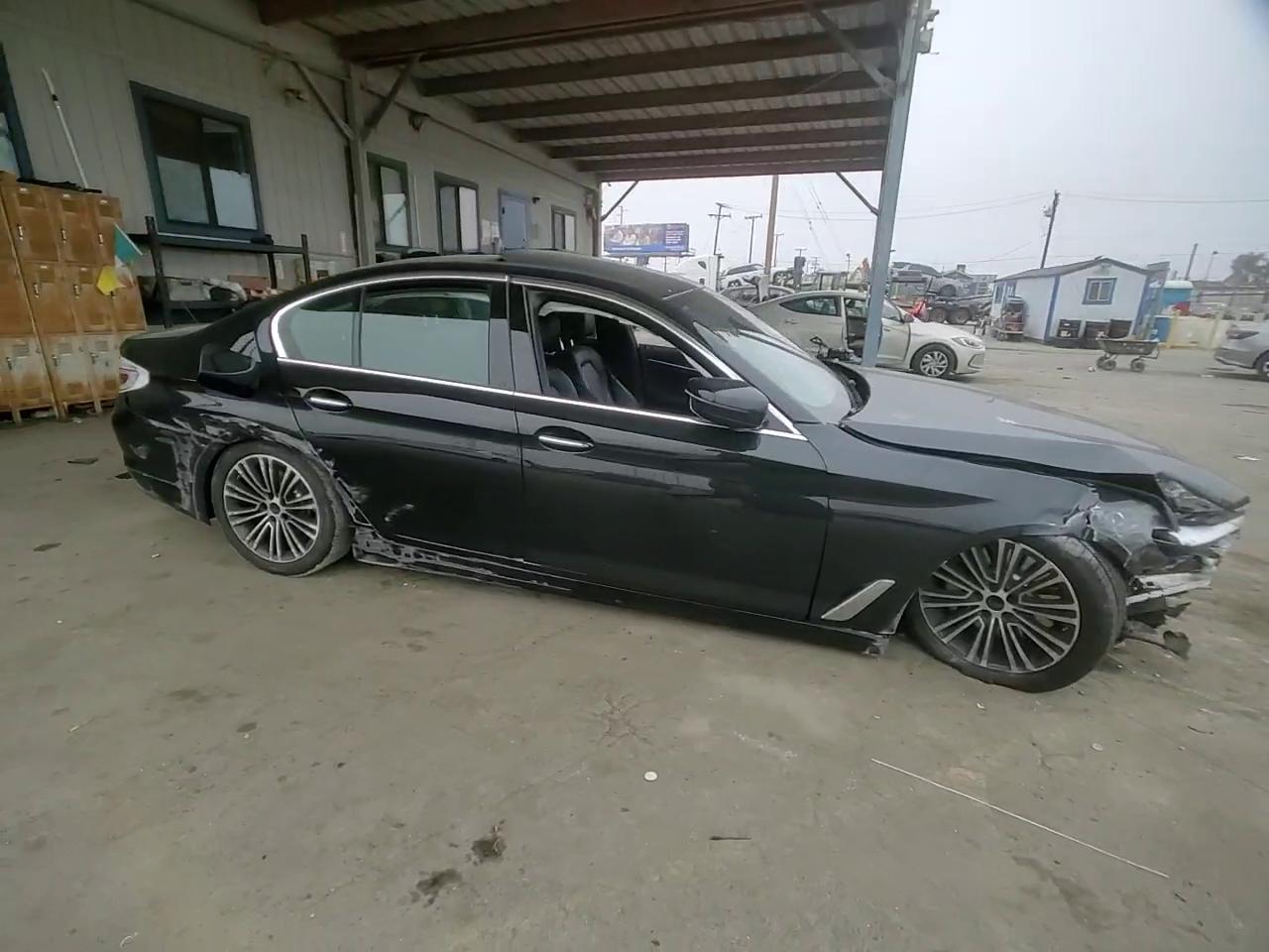 Фото: WBAJA5C51JG899673