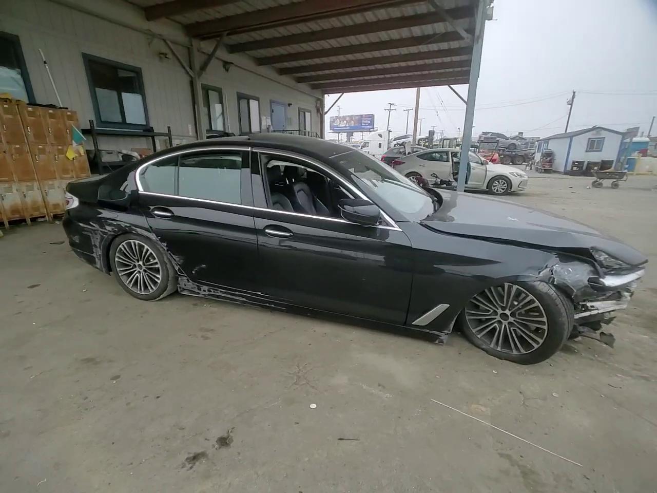 Фото: WBAJA5C51JG899673