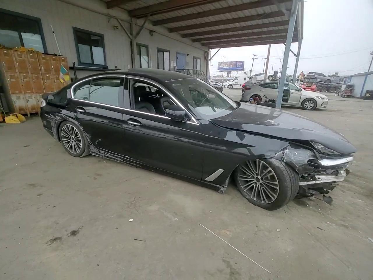 Фото: WBAJA5C51JG899673