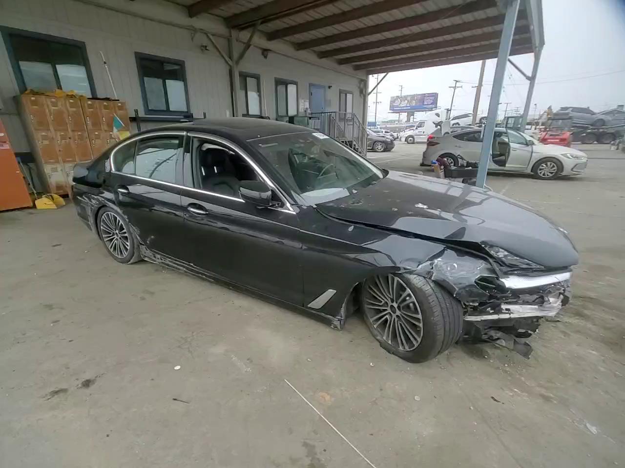 Фото: WBAJA5C51JG899673