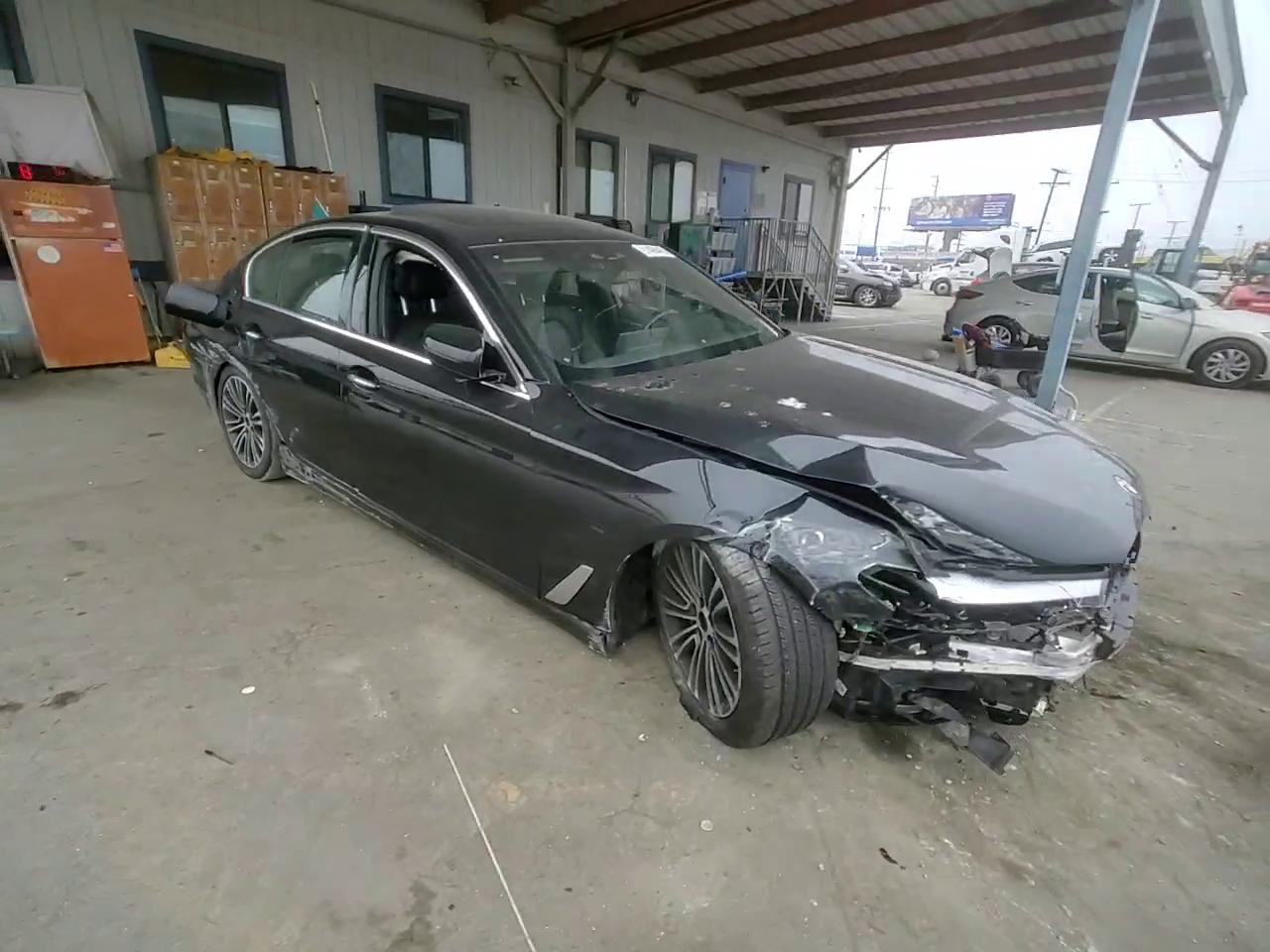 Фото: WBAJA5C51JG899673