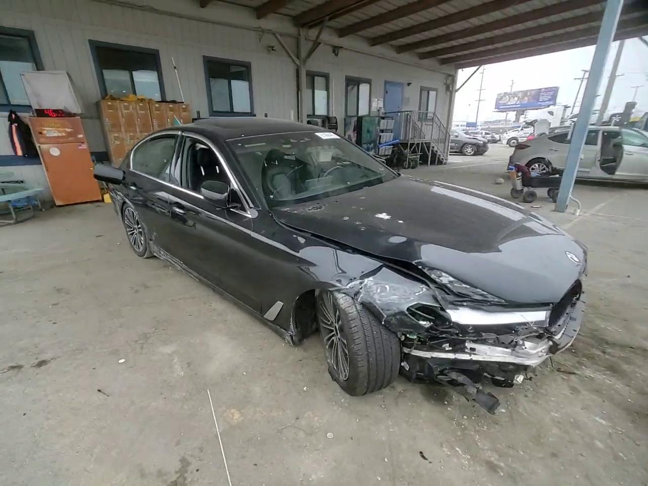 Фото: WBAJA5C51JG899673