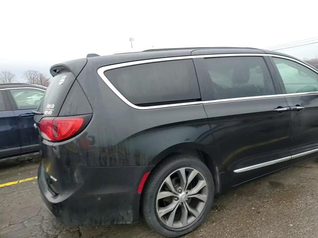 2017 Chrysler Pacifica Limited VIN: 2C4RC1GG8HR838107 Lot: 92503505