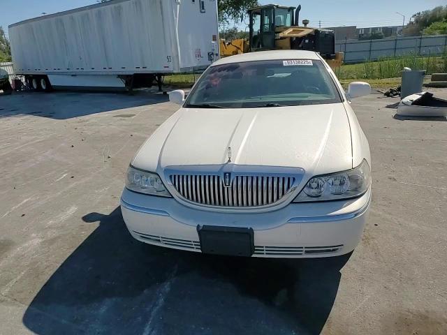 2003 Lincoln Town Car Cartier VIN: 1LNHM83W13Y610366 Lot: 93138225