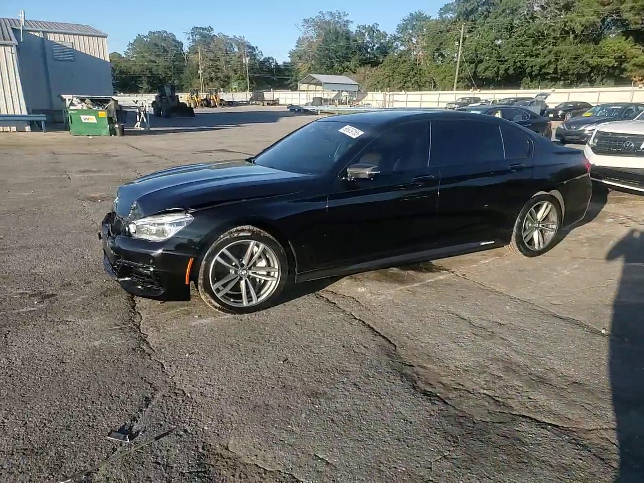 Фото: WBA7F2C56HG422385