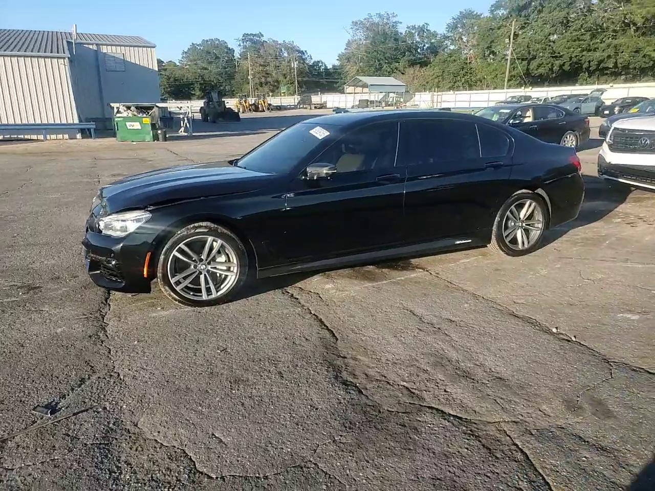 Фото: WBA7F2C56HG422385