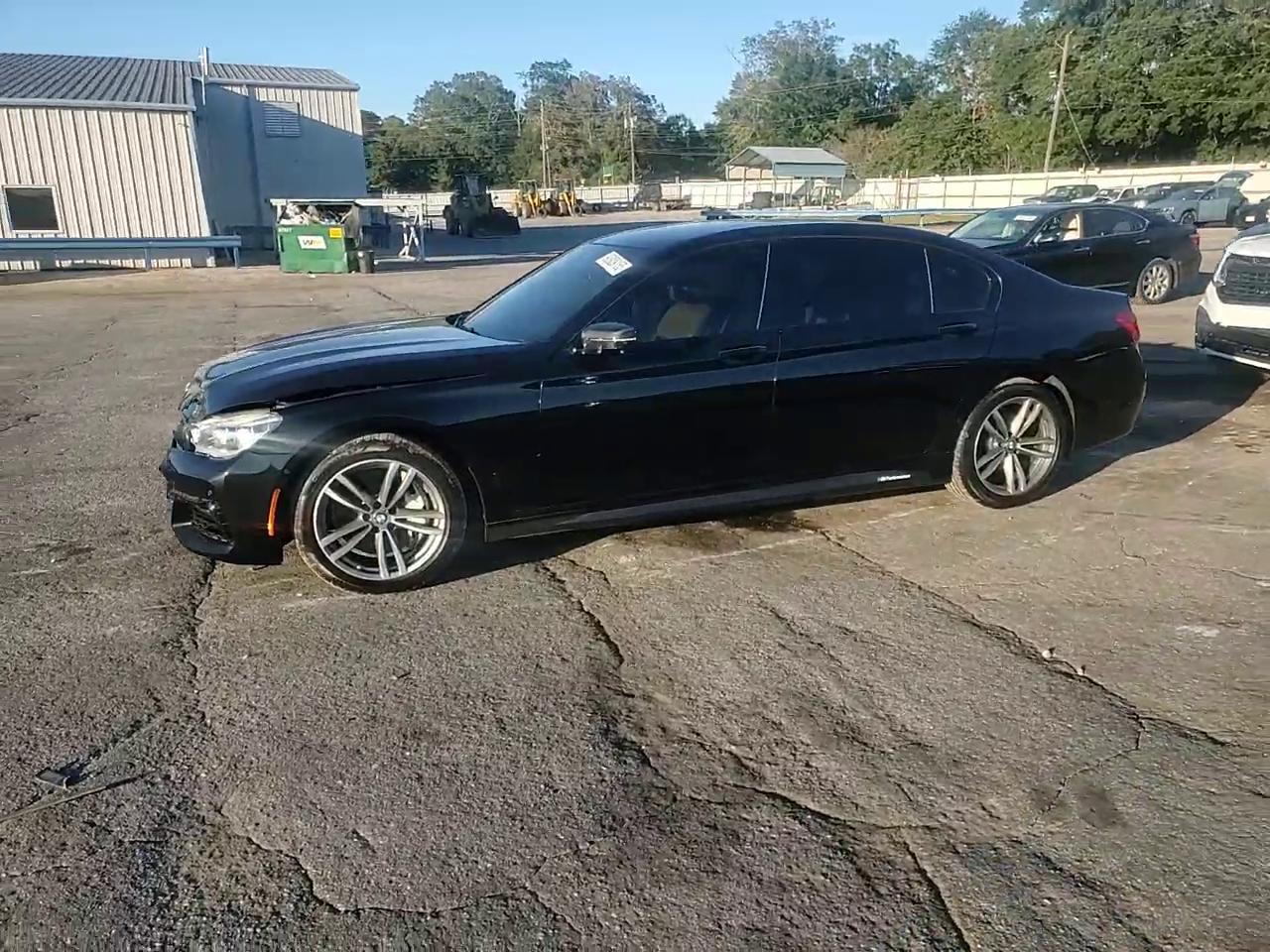 Фото: WBA7F2C56HG422385