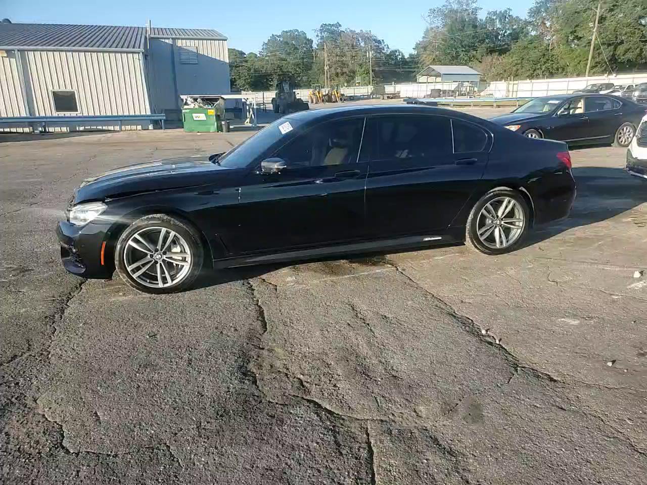 Фото: WBA7F2C56HG422385