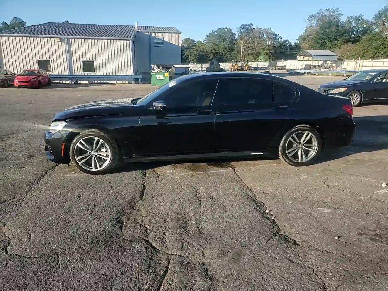 Фото: WBA7F2C56HG422385