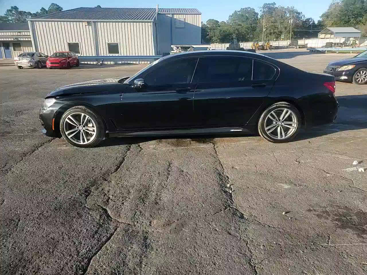 Фото: WBA7F2C56HG422385