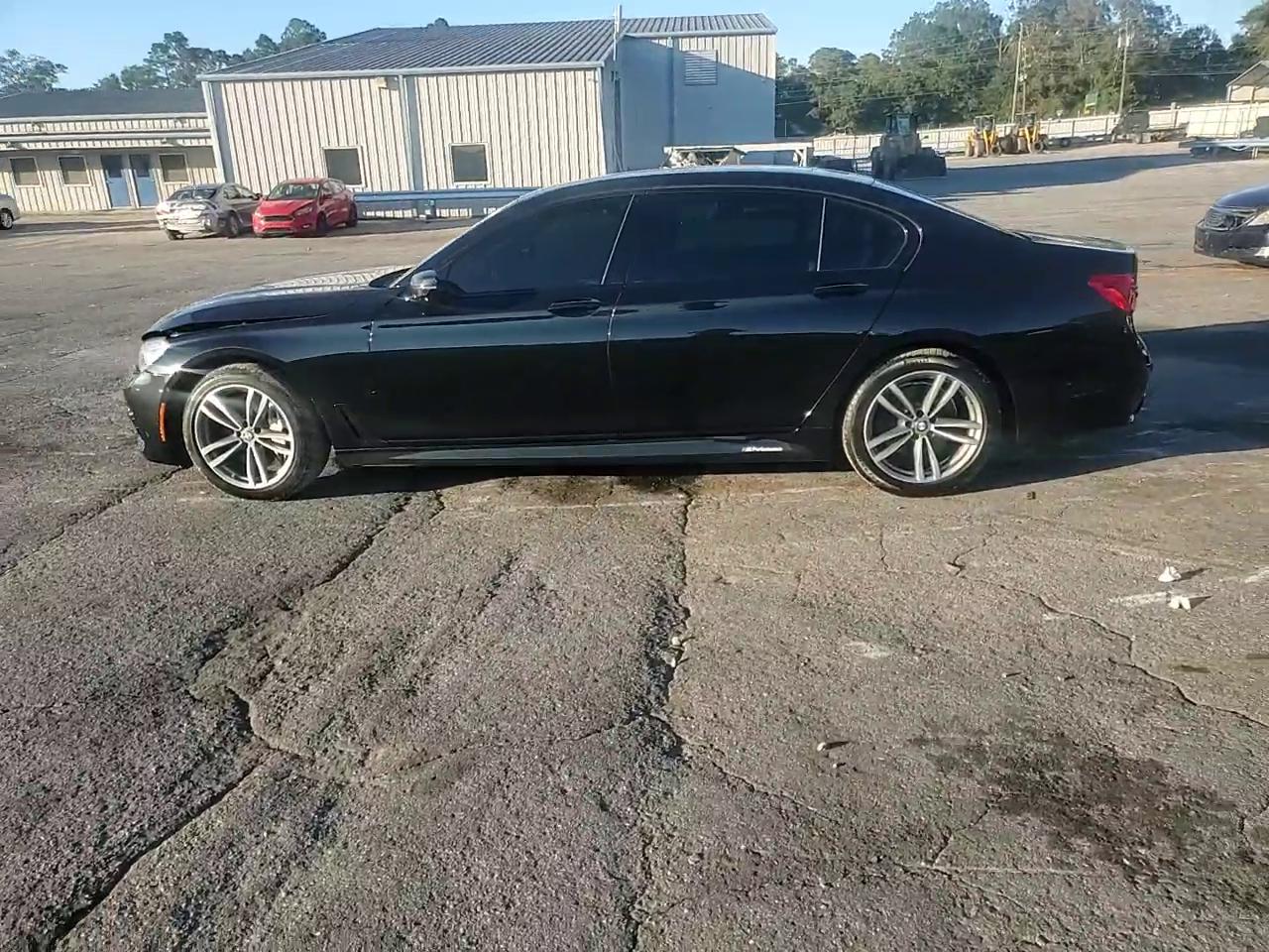 Фото: WBA7F2C56HG422385