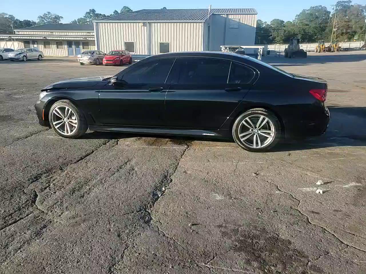 Фото: WBA7F2C56HG422385