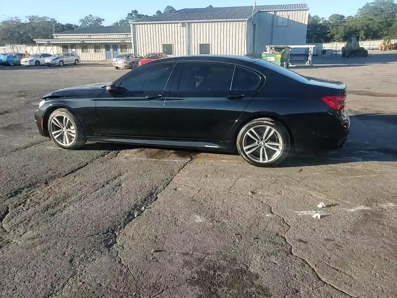 Фото: WBA7F2C56HG422385