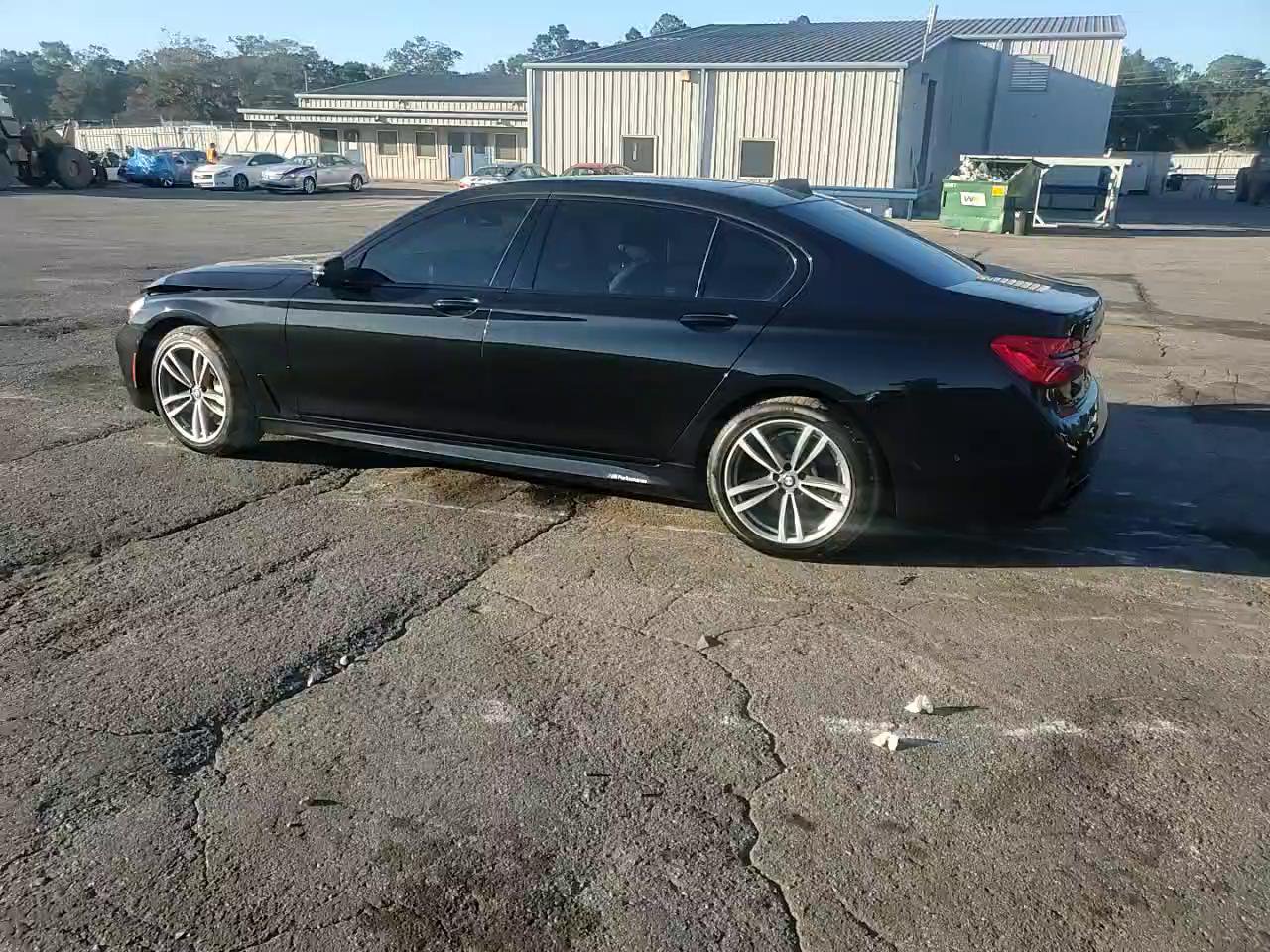 Фото: WBA7F2C56HG422385