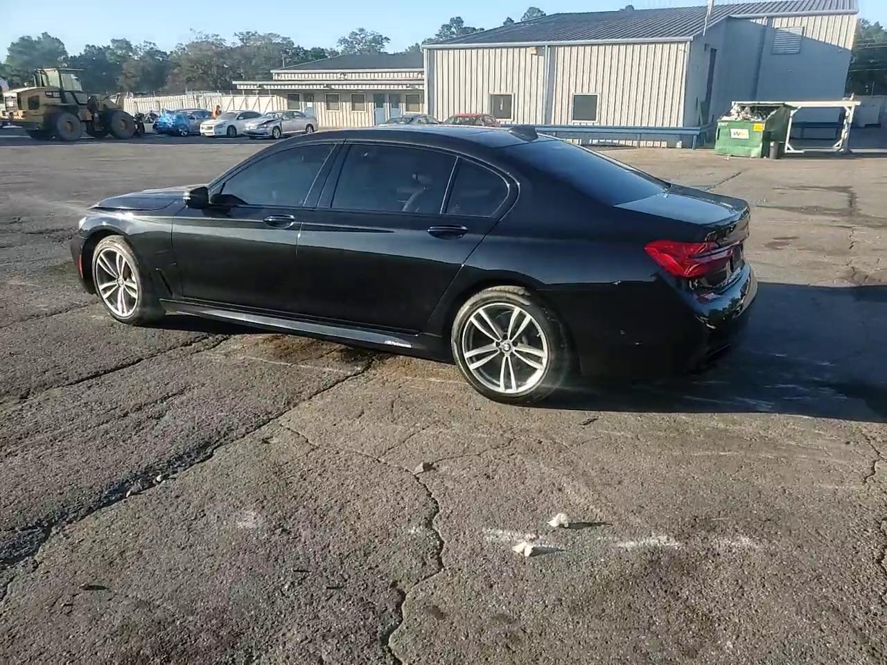 Фото: WBA7F2C56HG422385